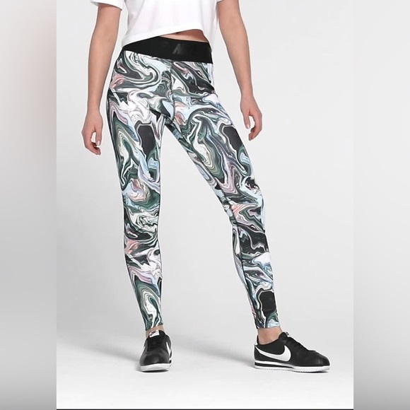 Nike Sportswear Leg-A-See Women's Leggings - Picture 1 of 9
